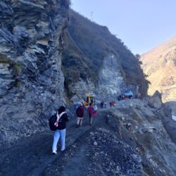महाकाली लोकमार्गको किम्तडी ठण्याभीरमा अझै खुलेन सडक
