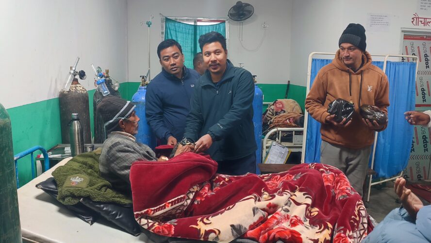 अन्तर्राष्ट्रिय भन्सार दिवसका अवसरमा बिरामीलाई फलफूल वितरण