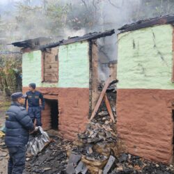 सेनाका जवानले आफ्नै घरमा आगो लगाउँदा लाखौंको क्षती, दर्जन चौपाया मरे