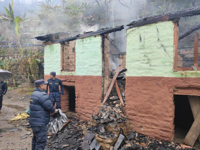 सेनाका जवानले आफ्नै घरमा आगो लगाउँदा लाखौंको क्षती, दर्जन चौपाया मरे