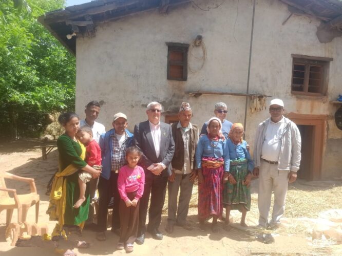 हमास आक्रमणका मृतक परिवारसँग इजरायली राजदूतको भेटघाट