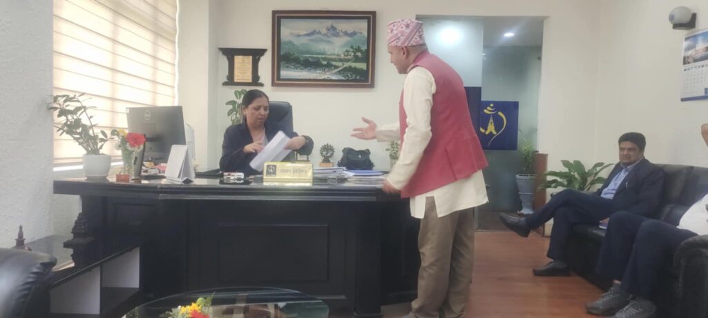 निवर्तमान अध्यक्ष धामी जिल्लाका समस्या लगेर विभिन्न मन्त्रालय धाउँदै
