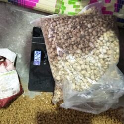 वन लसुनसहित एक महिला पक्राउ