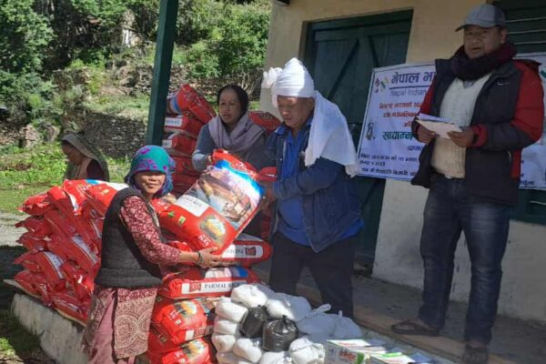 भारतको स्वतन्त्रता दिवसमा छाङ्रु र तिंकरका स्थानीयलाई खाद्यान्न सहयोग
