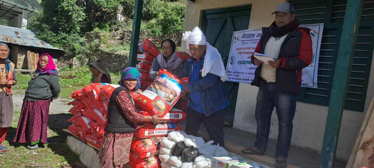 भारतको स्वतन्त्रता दिवसमा छाङ्रु र तिंकरका स्थानीयलाई खाद्यान्न सहयोग