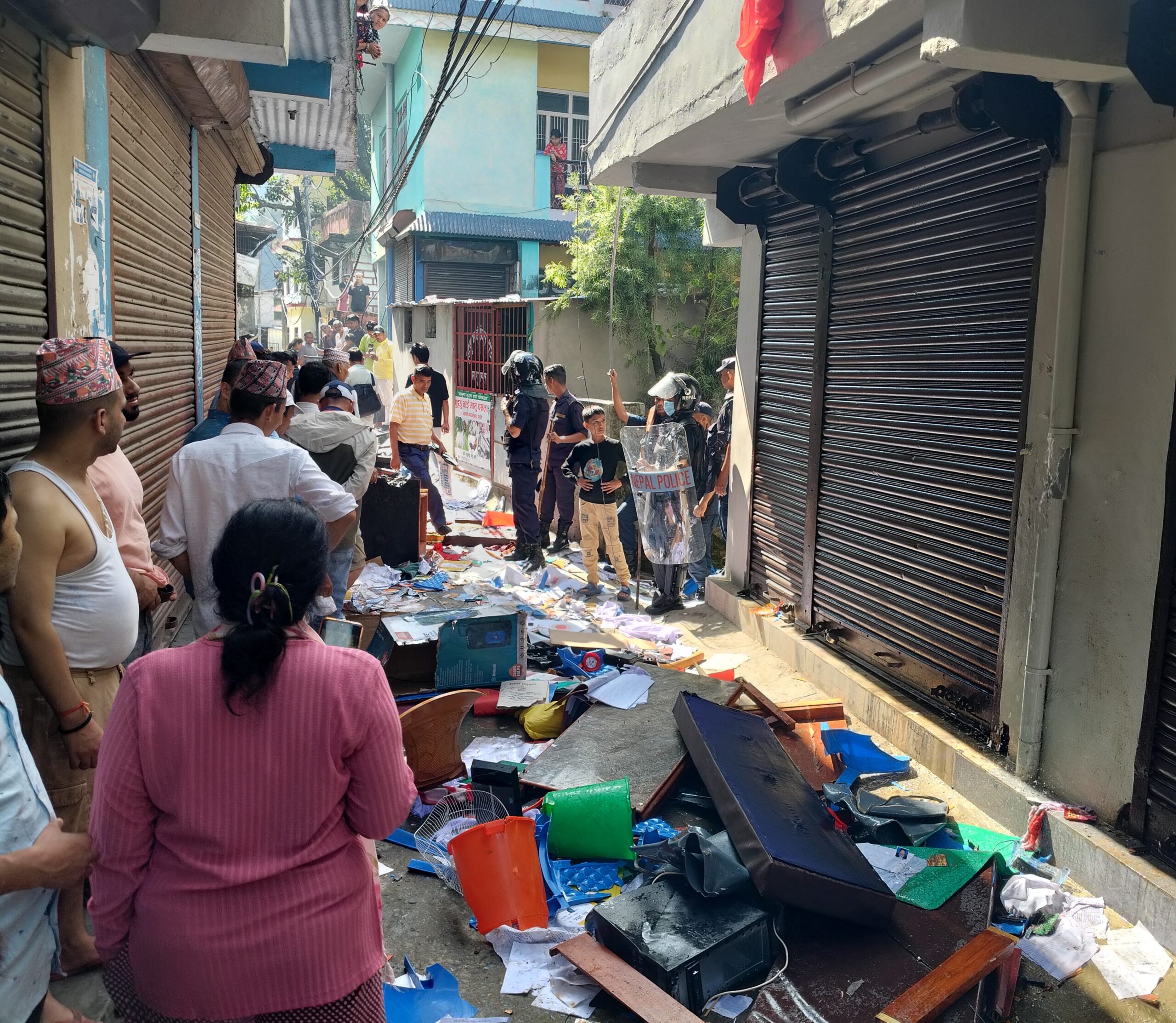 जेनजी आन्दोलनमा काँग्रेस, एमाले र माओवादी पार्टी कार्यालयमा ३९ लाख ३९ हजारको क्षति