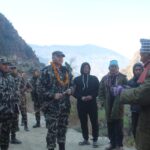 सेनाका जर्नेल खत्रीद्वारा तिंकर सडक अनुगमन, गाउँमा पुग्दा फूलमालाले स्वागत