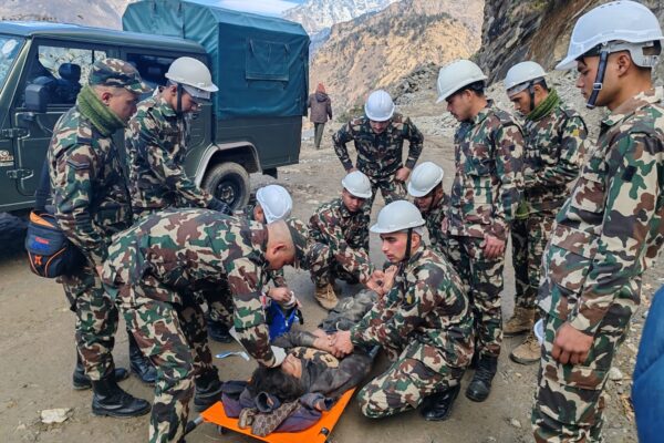 ब्याँसको गल्थामा ट्याक्टर दुर्घटना, सेनाद्वारा चालकको उद्वार