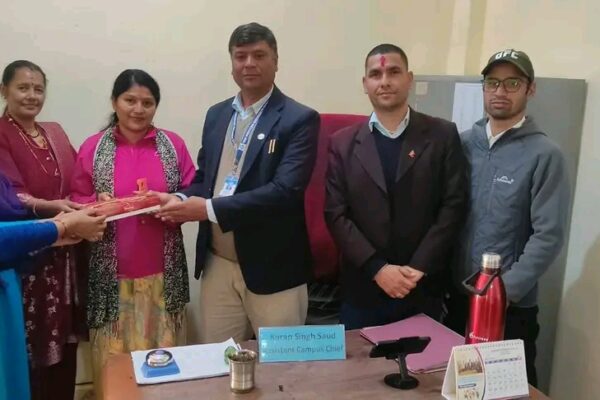 क्याम्पसका महिला प्राध्यापक र कर्मचारीहरुलाई भिटौलाको कोसेली