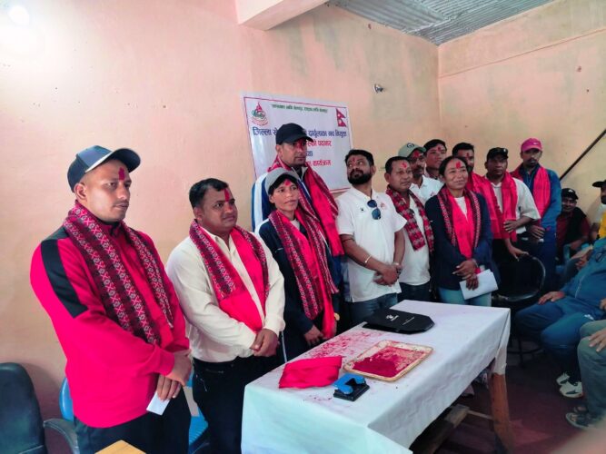 दार्चुला खेलकुद समितिका पदाधिकारीले गरे पदभार ग्रहण, निवर्तमान अध्यक्षको बिदाई