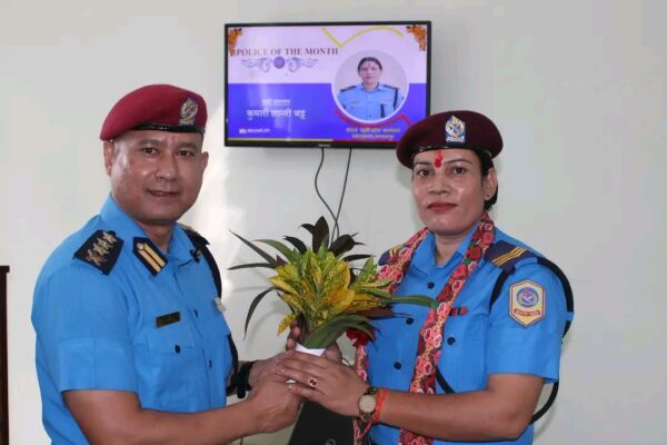 प्रहरी हवल्दार भट्ट असोज महिनाको उत्कृष्ट प्रहरी घोषित प्रहरी हवल्दार भट्ट असोज महिनाको उत्कृष्ट प्रहरी घोषित